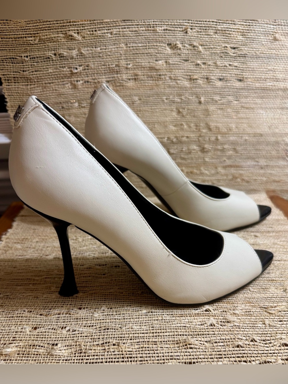 GUESS Peep Toe Stiletto Heels White with Black Patent Heels and Toe Points Sz 8 - Picture 10 of 16